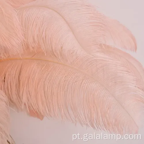 Lâmpada de chão decorada com penas modernas